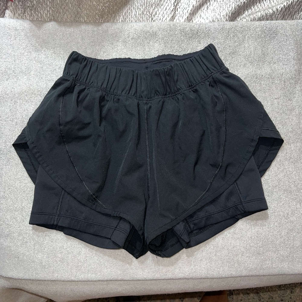 Lululemon Hotty Hot Shorts w/spandex underneath